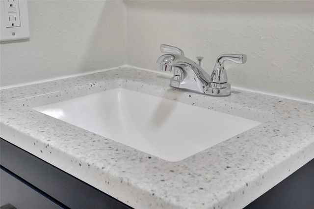 2003 E HANNA AVENUE, Tampa, FL 33610