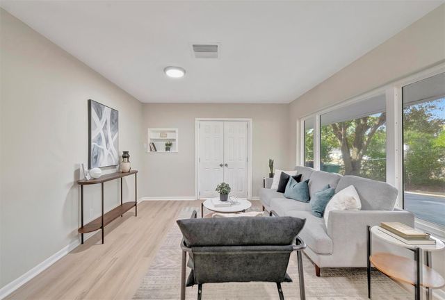 2003 E HANNA AVENUE, Tampa, FL 33610