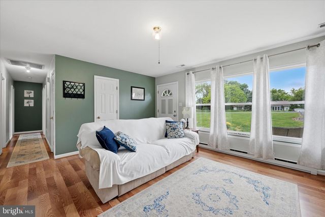 91 GRANNY SMITH RD, Linden, VA 22642