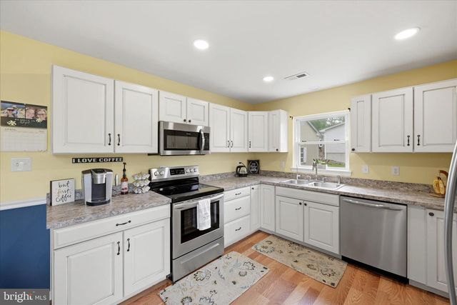 91 GRANNY SMITH RD, Linden, VA 22642