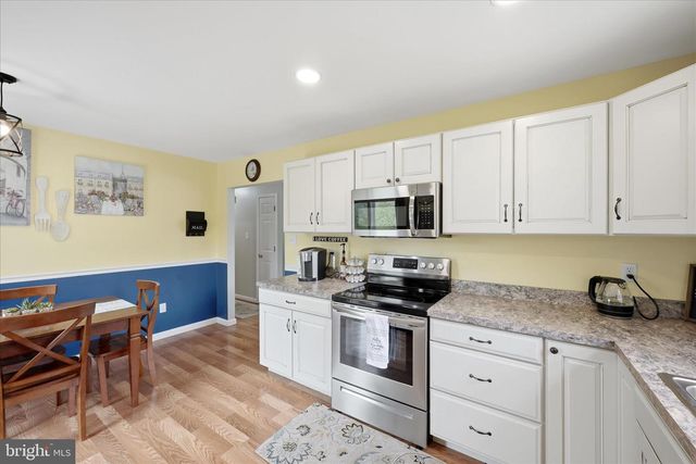 91 GRANNY SMITH RD, Linden, VA 22642