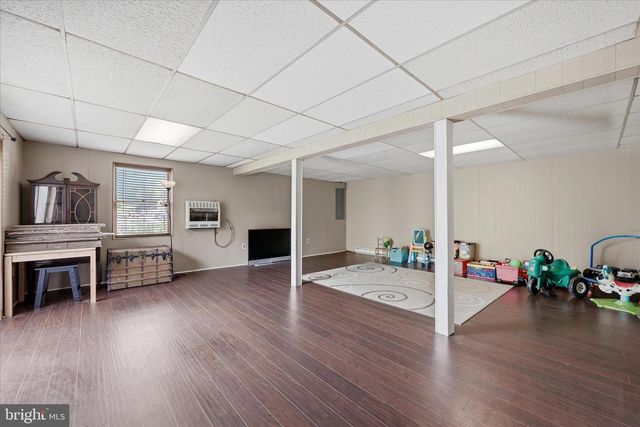 91 GRANNY SMITH RD, Linden, VA 22642