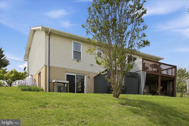 91 GRANNY SMITH RD, Linden, VA 22642