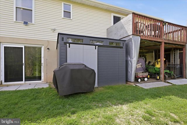 91 GRANNY SMITH RD, Linden, VA 22642