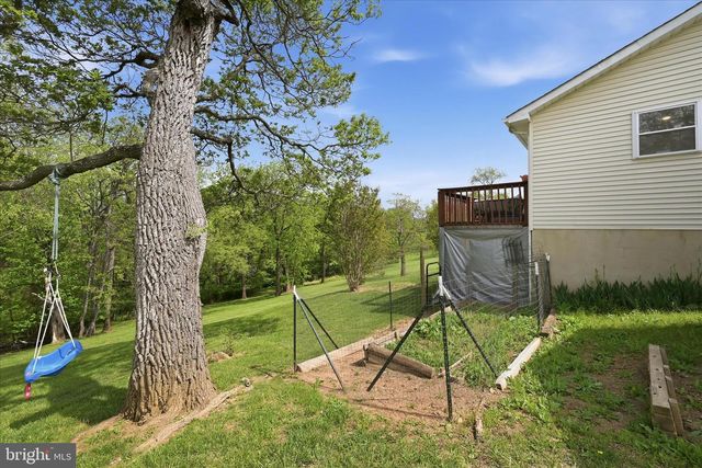 91 GRANNY SMITH RD, Linden, VA 22642