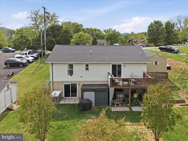 91 GRANNY SMITH RD, Linden, VA 22642