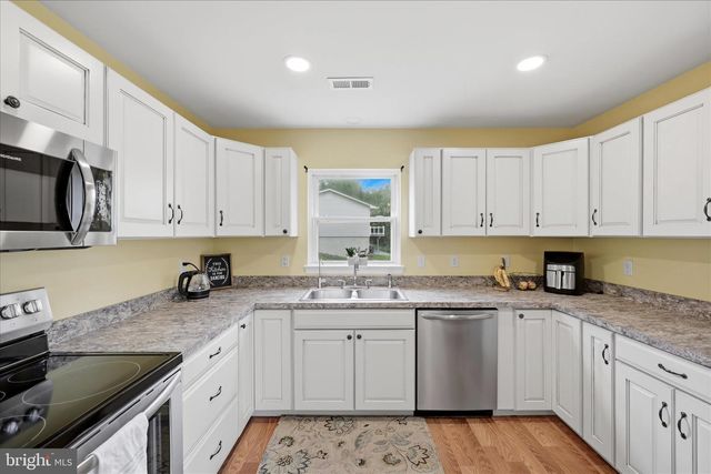 91 GRANNY SMITH RD, Linden, VA 22642