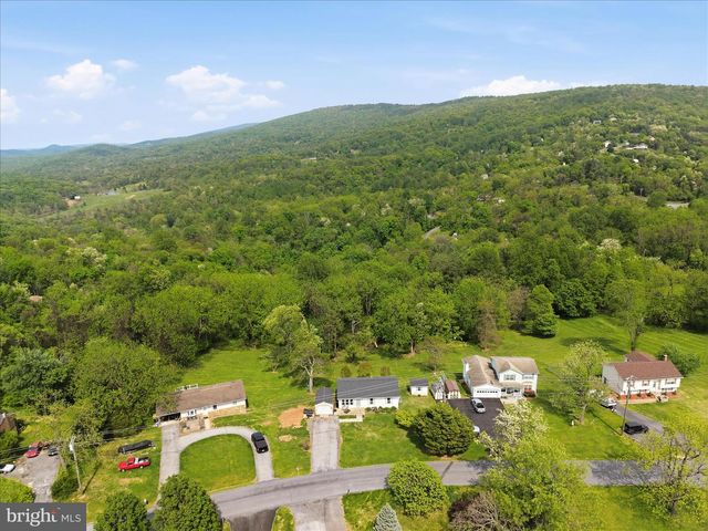 91 GRANNY SMITH RD, Linden, VA 22642