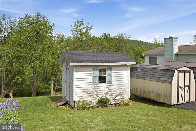 91 GRANNY SMITH RD, Linden, VA 22642