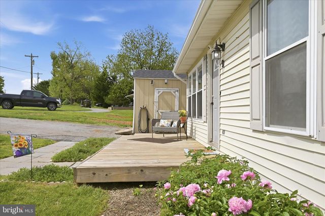 91 GRANNY SMITH RD, Linden, VA 22642