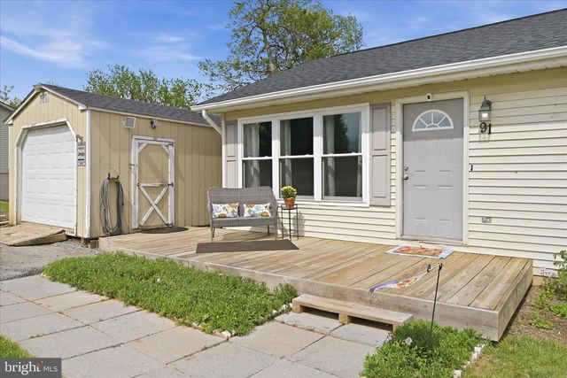 91 GRANNY SMITH RD, Linden, VA 22642