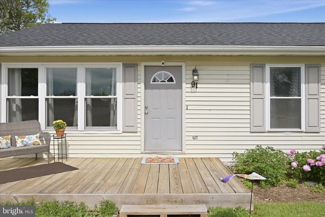 91 GRANNY SMITH RD, Linden, VA 22642