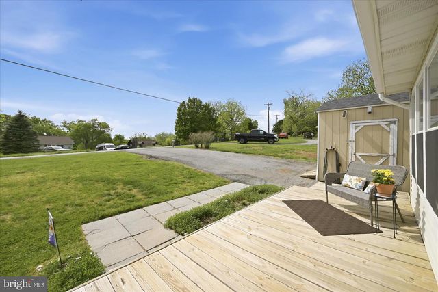 91 GRANNY SMITH RD, Linden, VA 22642