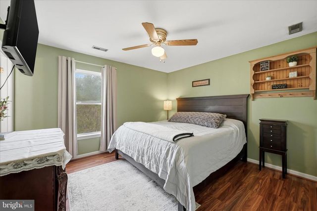 91 GRANNY SMITH RD, Linden, VA 22642