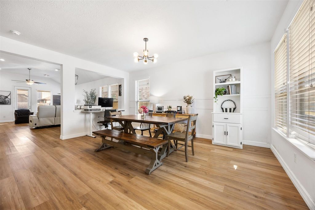 Image 4 of property listing at 24006 Eagle Sage Lane, Katy, TX 77493