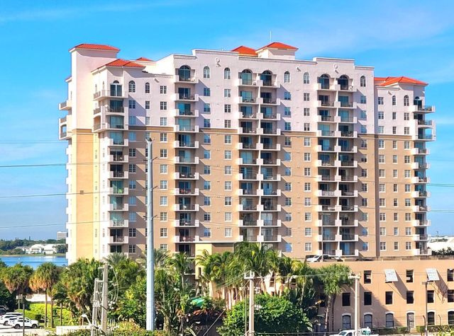 616 Clearwater Park Road Apt 812, West Palm Beach, FL 33401