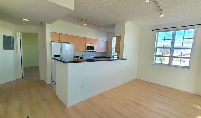 616 Clearwater Park Road Apt 812, West Palm Beach, FL 33401