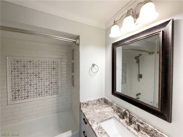 32847 Redwood Boulevard, Avon Lake, OH 44012