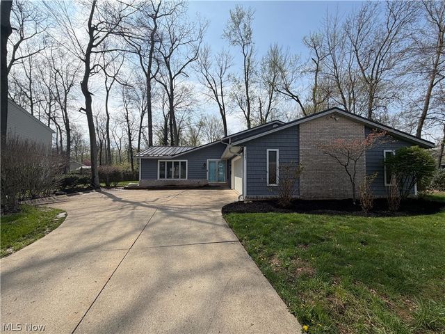 32847 Redwood Boulevard, Avon Lake, OH 44012