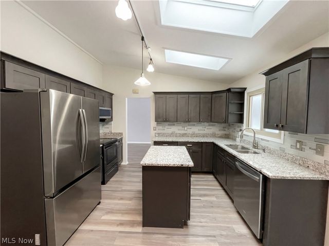 32847 Redwood Boulevard, Avon Lake, OH 44012