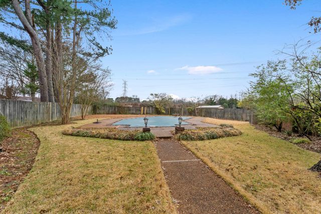 7477 STONE MILL CV, Germantown, TN 38138