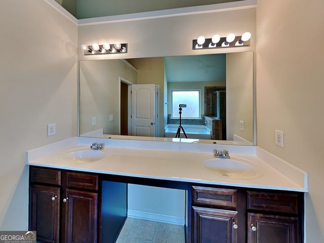 759 Rolling Downs Drive, Loganville, GA 30052