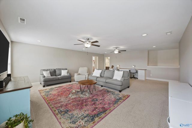 7604 Summerdawn Drive, Owens Cross Roads, AL 35763