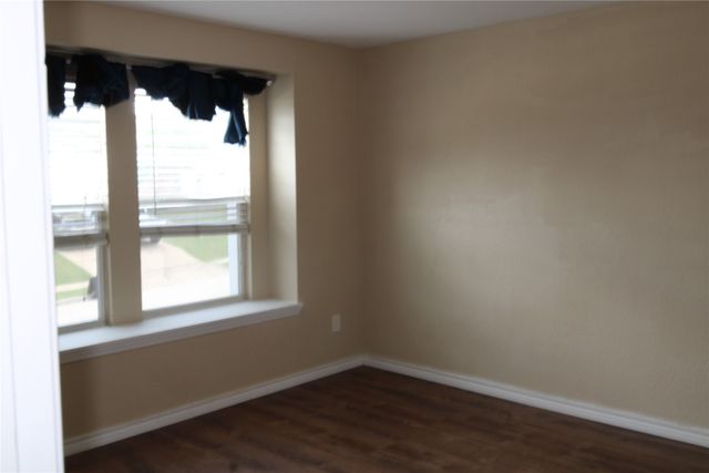 2435 Castle Pines Drive, Burleson, TX 76028