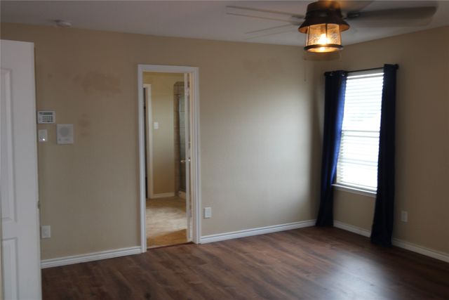 2435 Castle Pines Drive, Burleson, TX 76028