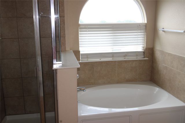 2435 Castle Pines Drive, Burleson, TX 76028