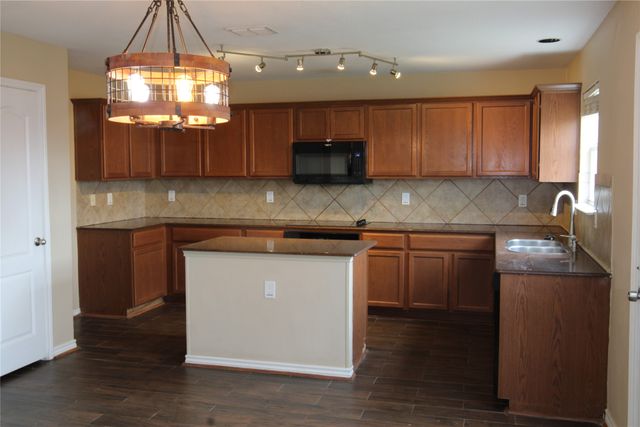 2435 Castle Pines Drive, Burleson, TX 76028