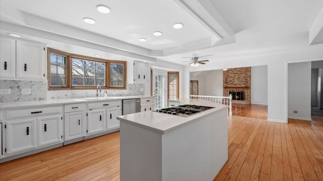 3021 35th Street, Oak Brook, IL 60523