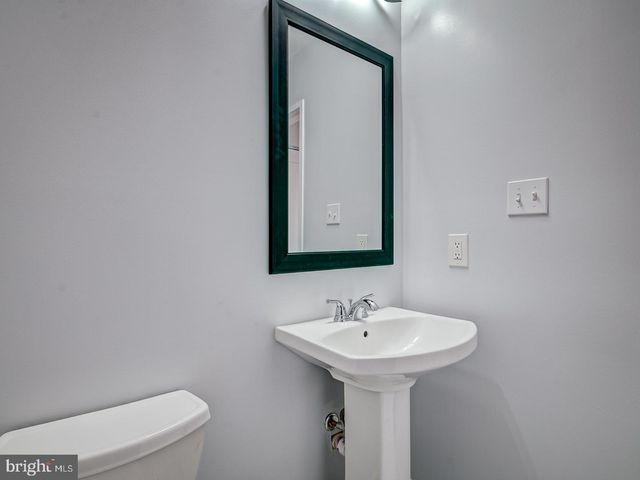 5 CLIMBING IVY CT, Germantown, MD 20874