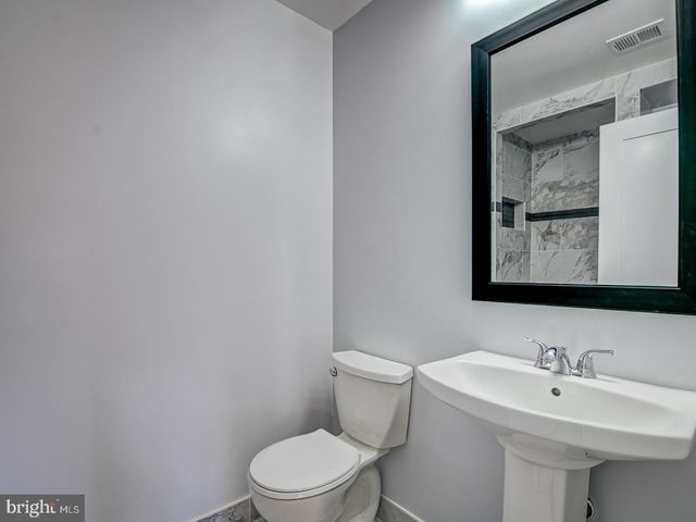 5 CLIMBING IVY CT, Germantown, MD 20874