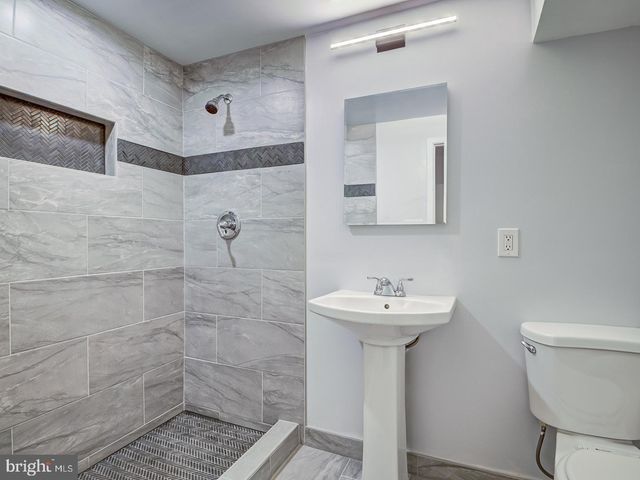 5 CLIMBING IVY CT, Germantown, MD 20874