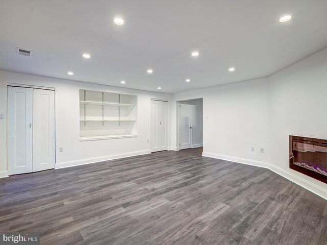 5 CLIMBING IVY CT, Germantown, MD 20874