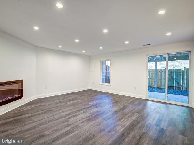 5 CLIMBING IVY CT, Germantown, MD 20874