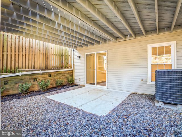 5 CLIMBING IVY CT, Germantown, MD 20874