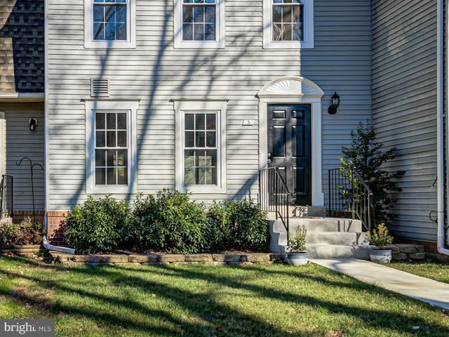 5 CLIMBING IVY CT, Germantown, MD 20874