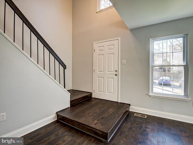 5 CLIMBING IVY CT, Germantown, MD 20874