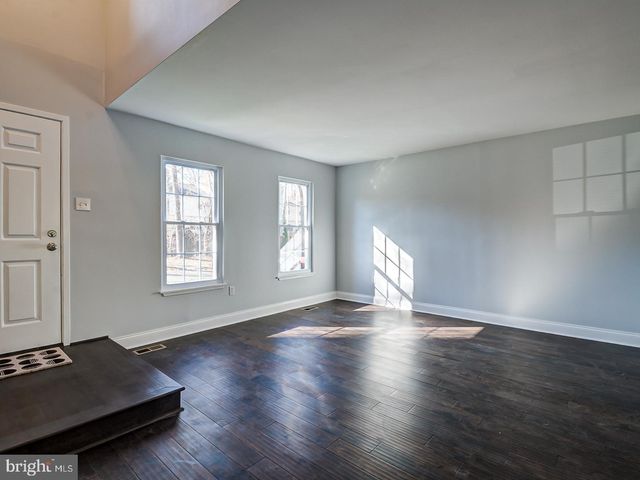 5 CLIMBING IVY CT, Germantown, MD 20874