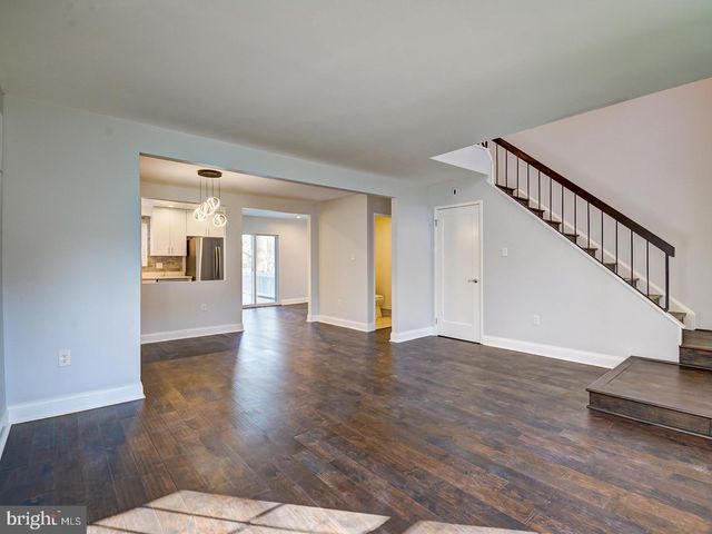 5 CLIMBING IVY CT, Germantown, MD 20874
