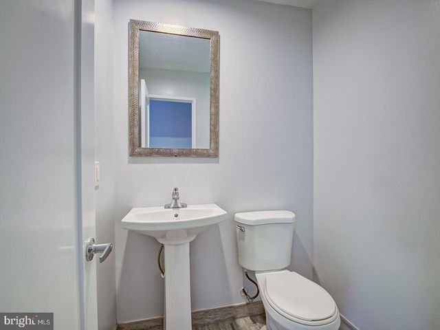 5 CLIMBING IVY CT, Germantown, MD 20874