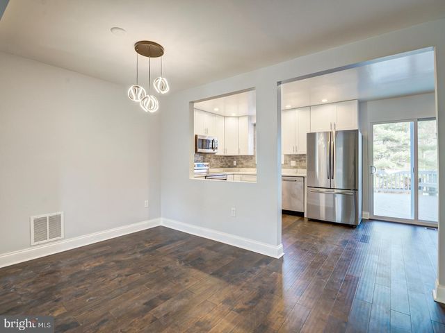 5 CLIMBING IVY CT, Germantown, MD 20874