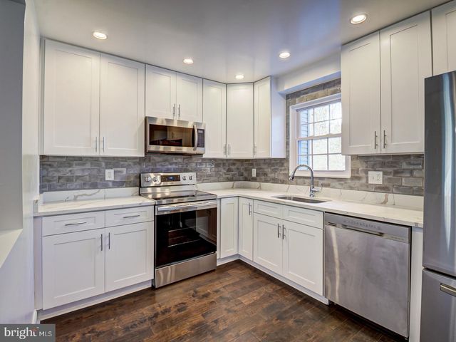 5 CLIMBING IVY CT, Germantown, MD 20874