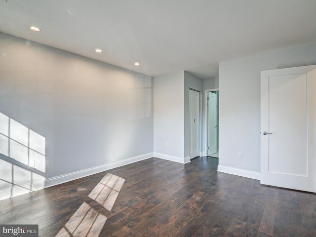 5 CLIMBING IVY CT, Germantown, MD 20874
