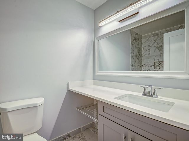 5 CLIMBING IVY CT, Germantown, MD 20874