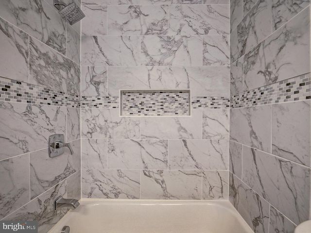 5 CLIMBING IVY CT, Germantown, MD 20874