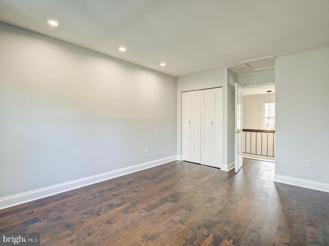 5 CLIMBING IVY CT, Germantown, MD 20874