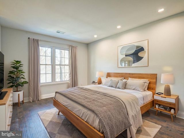 5 CLIMBING IVY CT, Germantown, MD 20874